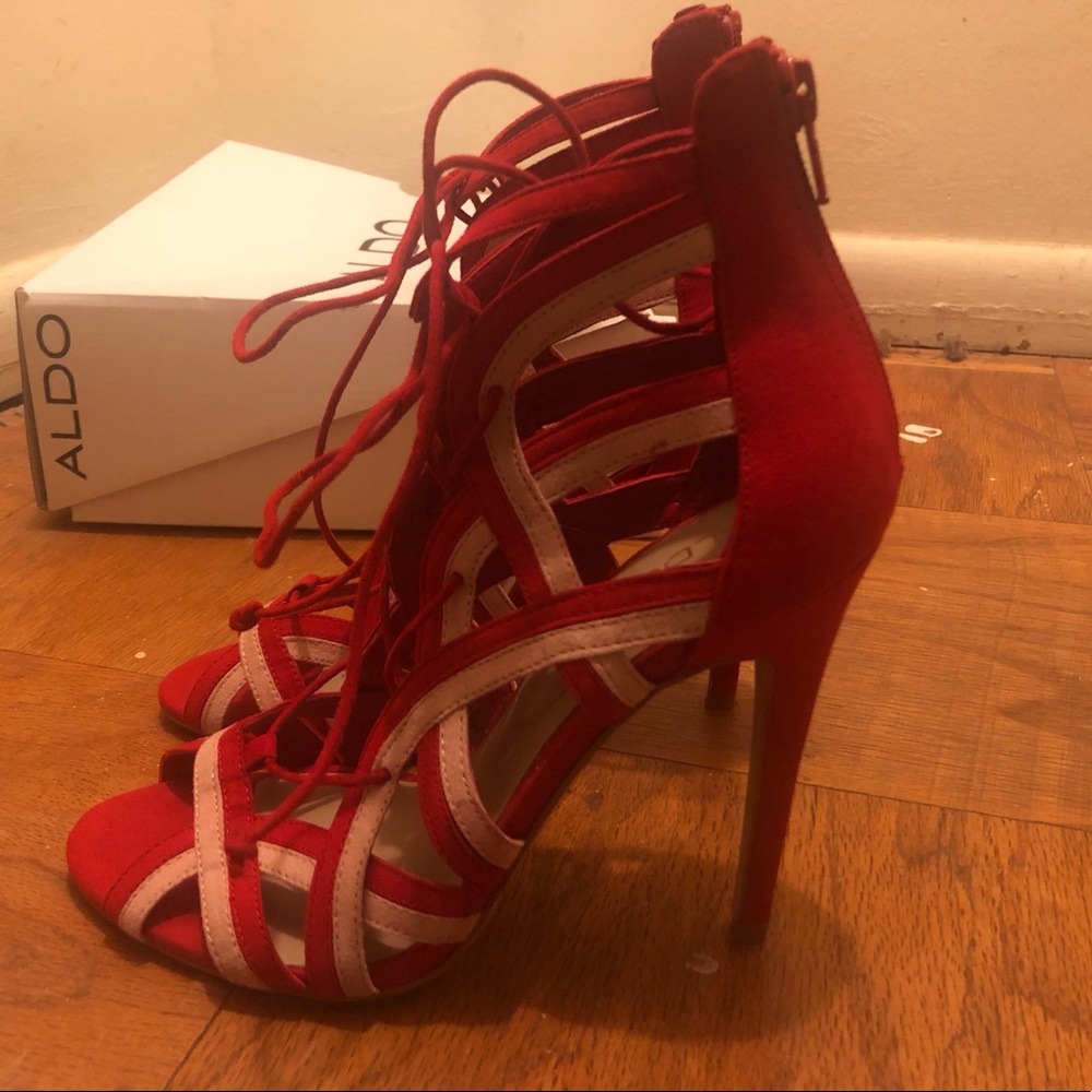 Also sexy strap pump. (Shaylla)